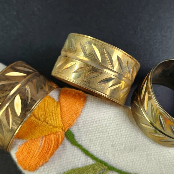 Vintage - Set of 8 - Brass Napkin Rings  - Made in India - Picture 4 of 8